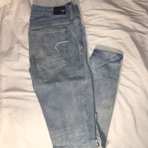 Light Wash Very Distressed Jegging